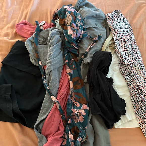 Maternity bundle! Medium - Picture 1 of 8